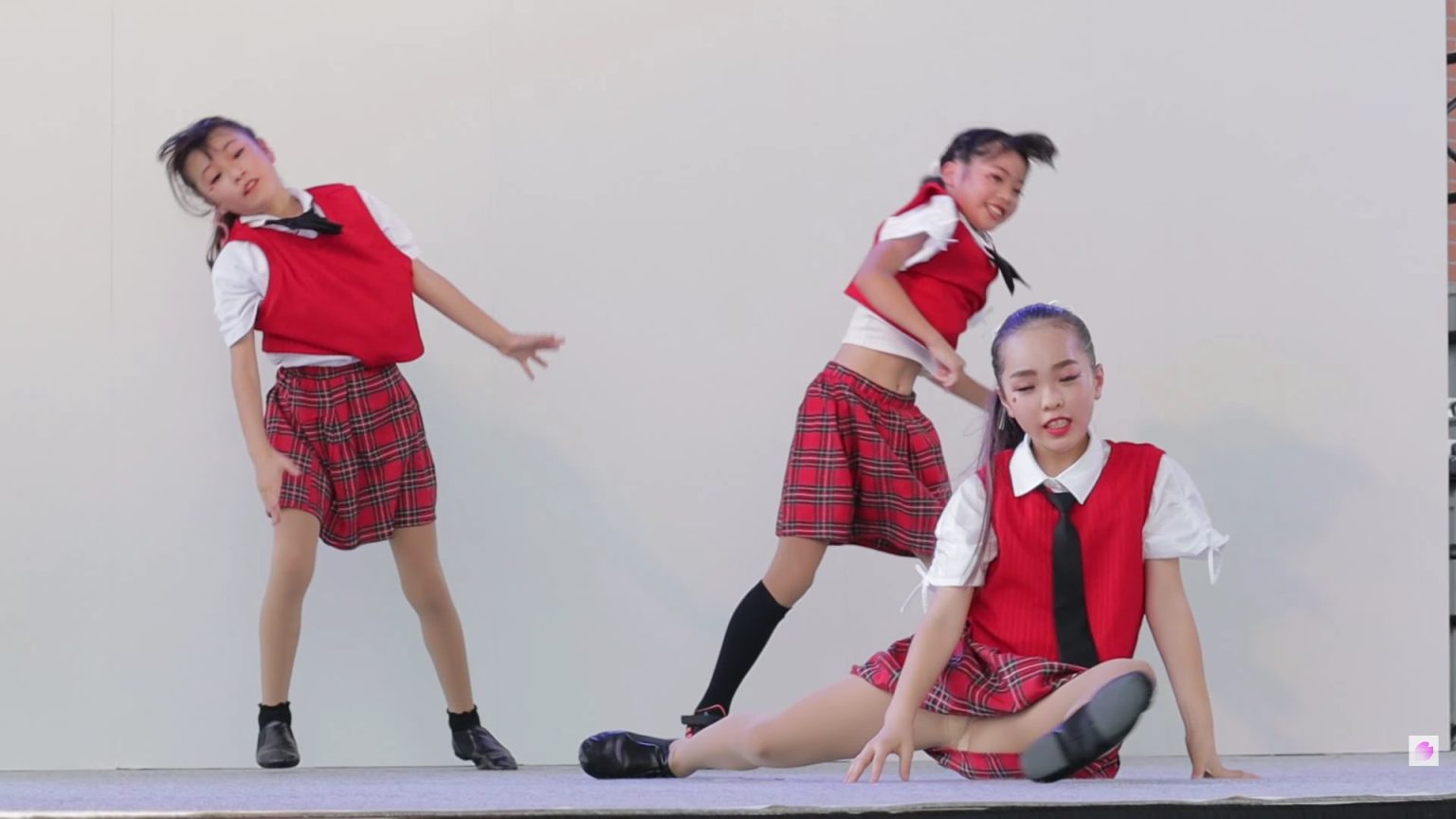 【YouTube】ダンス・JSのパンチラ動画｜ぱんつべ